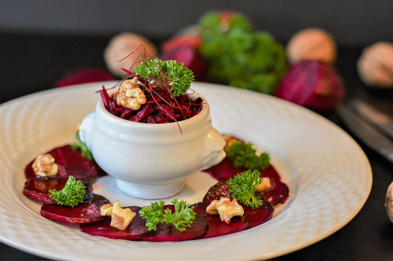 Pietanze nutrienti ricche di ferro e vitamine per combattere l'anemia naturalmente.